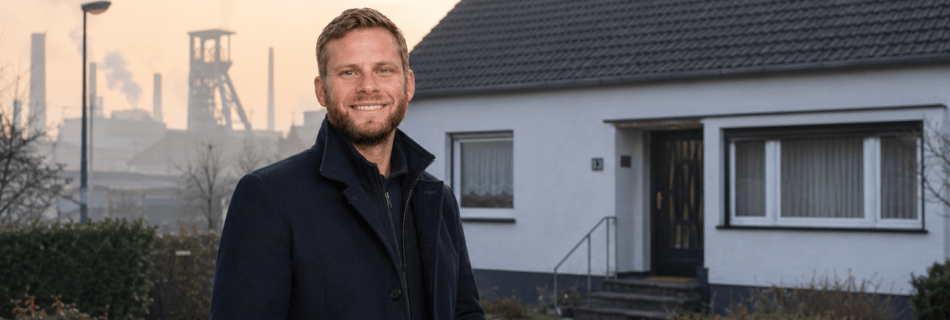 Baugutachter Essen vor Einfamilienhaus in Altenessen mit typischer Ruhrgebiets-Kulisse und möglichem Bergschaden